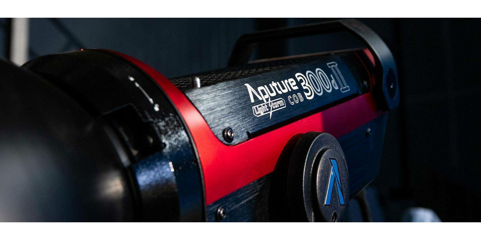 aputure-light-storm-ls-c300d-ii-v-mount--6971842180530_4.jpg
