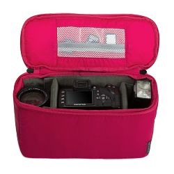 crumpler-the-inlay-zip-pouch-m-deep-pink-4036957111120_3.jpg