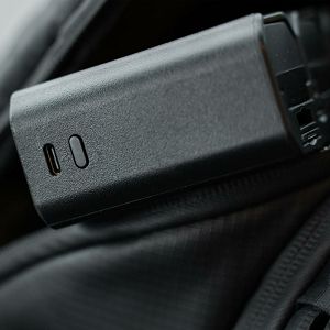 jupio-pr1me-gear-tri-charge-lp-e6-3u1-punjac-powerbank-i-spr-16130-8719743932401_110135.jpg