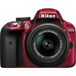 Nikon D3300 + AF-P 18-55 VR KIT Red crveni DSLR digitalni fotoaparat i DX Nikkor18-55mm F/3.5-5.6G objektiv 18-55VR (VBA391K002)