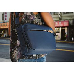 peak-design-everyday-sling-6l-v2-midnigh-0818373021399_10.jpg