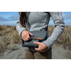 peak-design-the-field-pouch-charcoal-bp--0818373022563_14.jpg