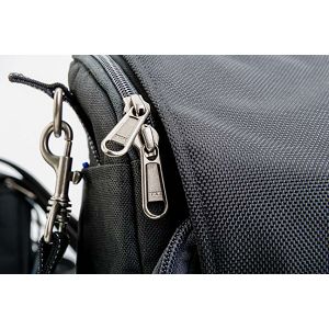 thinktank-mirrorless-mover-20-black-char-tt658_1.jpg