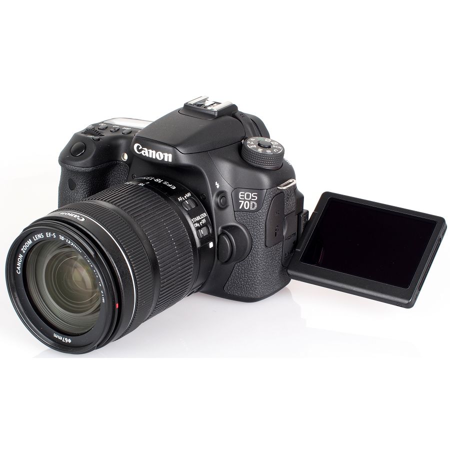 Canon EOS 700D + EF-S 18-135 STM IS f/3.5-5.6 DSLR digitalni fotoaparat i objektiv