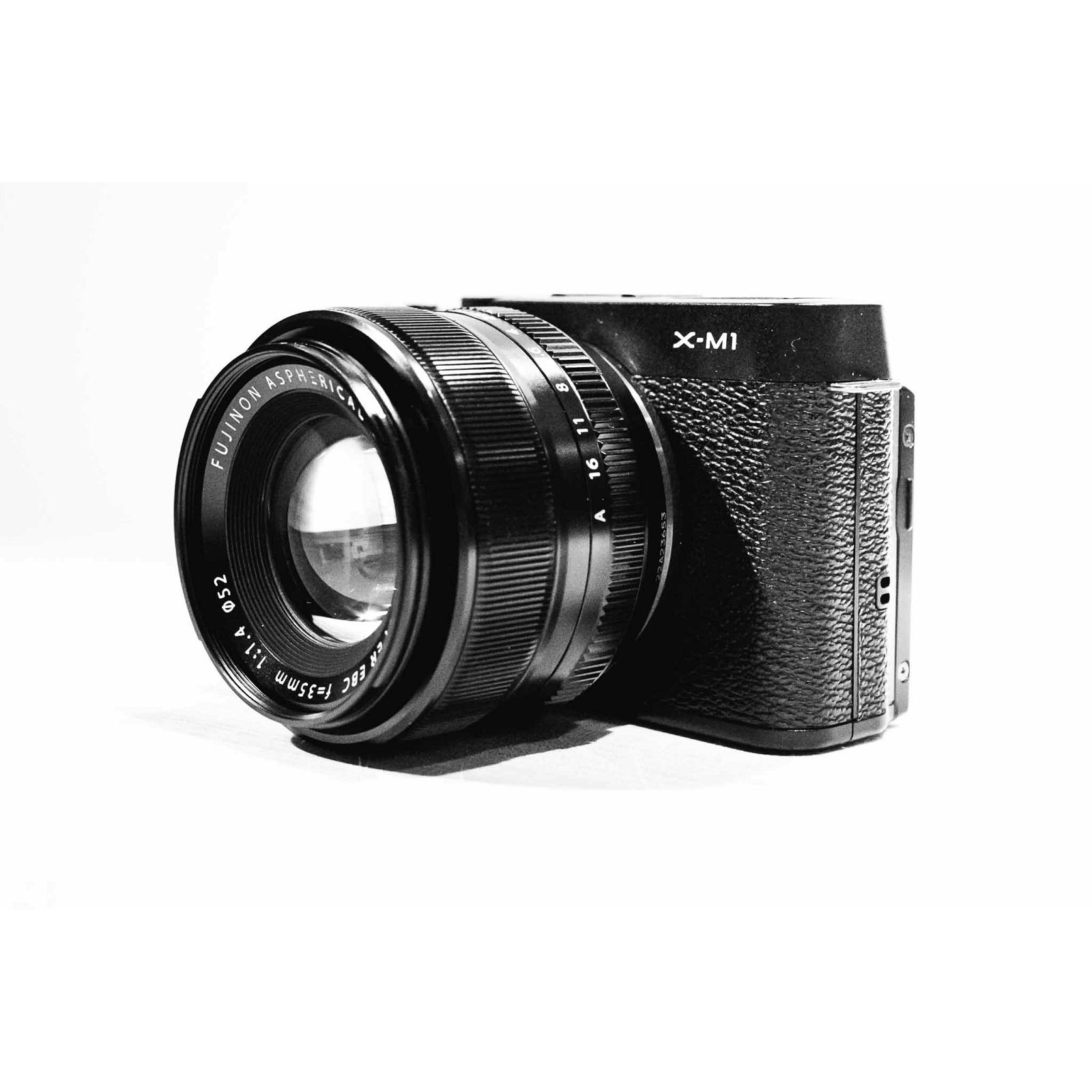 Fujifilm X-M1 + 35mm 2.0 F2 R WR Black Fuji body + objektiv XF35mm XF35 F/2 R WR