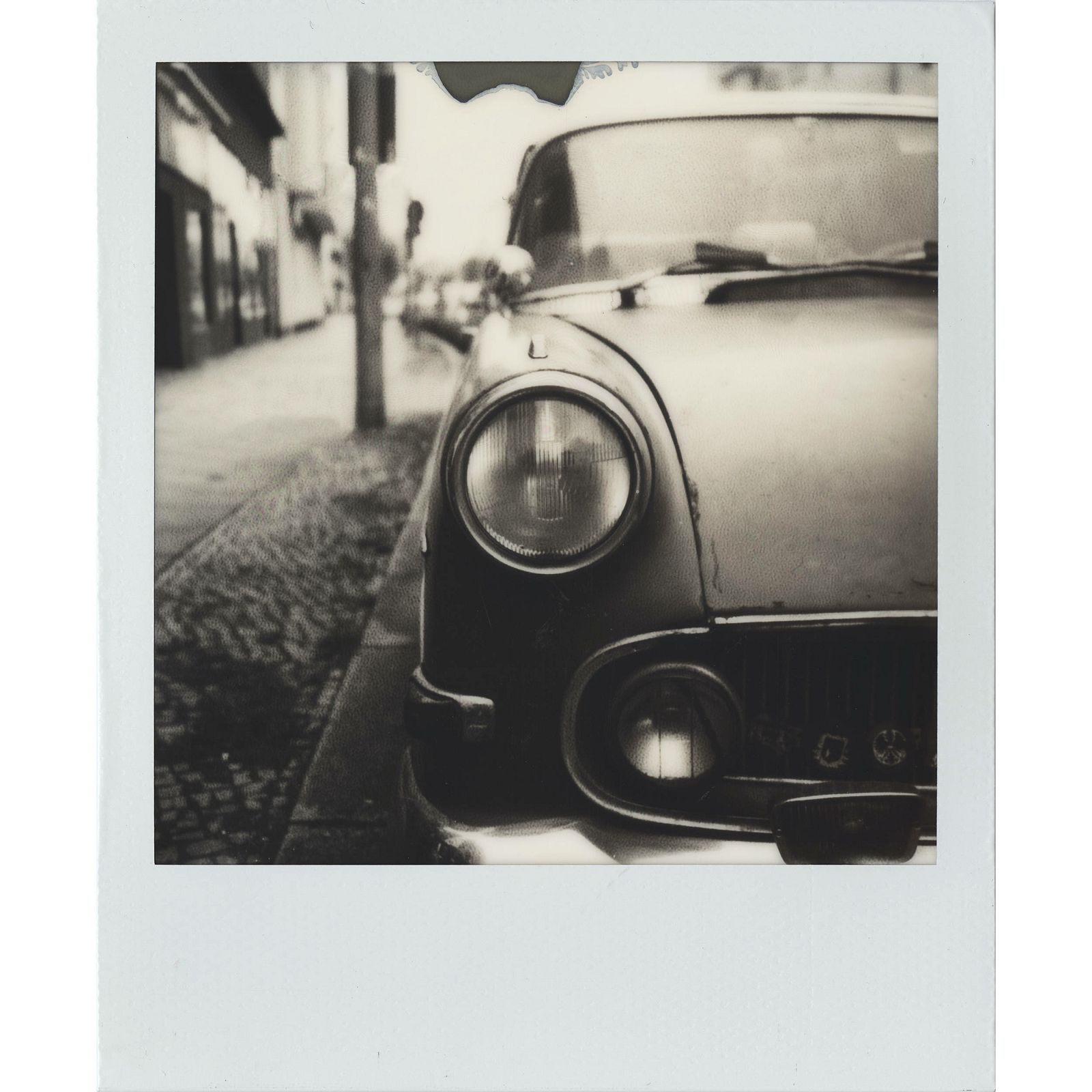 Impossible Black & White 2.0 Instant Film for Polaroid 600 Cameras (White Frame, 8 Exposures) 600 B/W Gen 2.0 (3834)