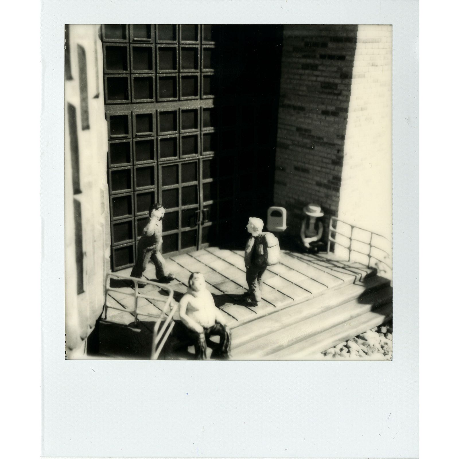 Impossible Black & White 2.0 Instant Film for Polaroid SX-70 Cameras (White Frame, 8 Exposures) SX 70 B/W Gen 2.0 (4069)