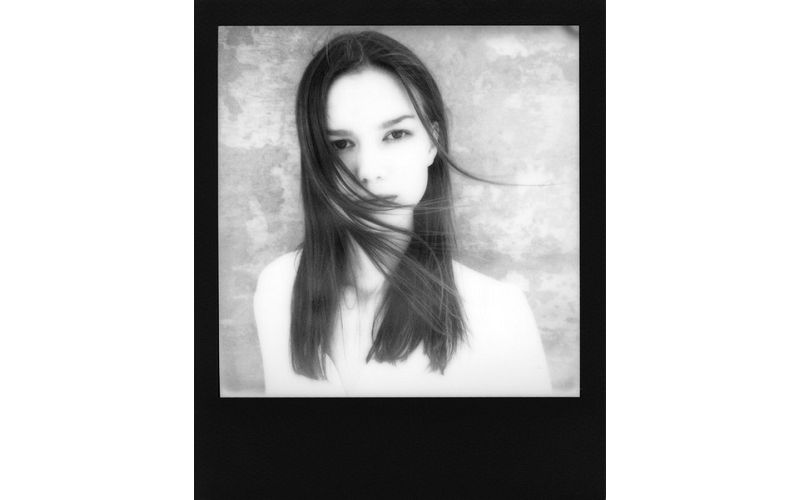 Impossible Black & White 2.0 Instant Film for Polaroid SX-70 Cameras (Black Frame, 8 Exposures) SX 70 B/W Black Frame Gen 2.0 (4162)