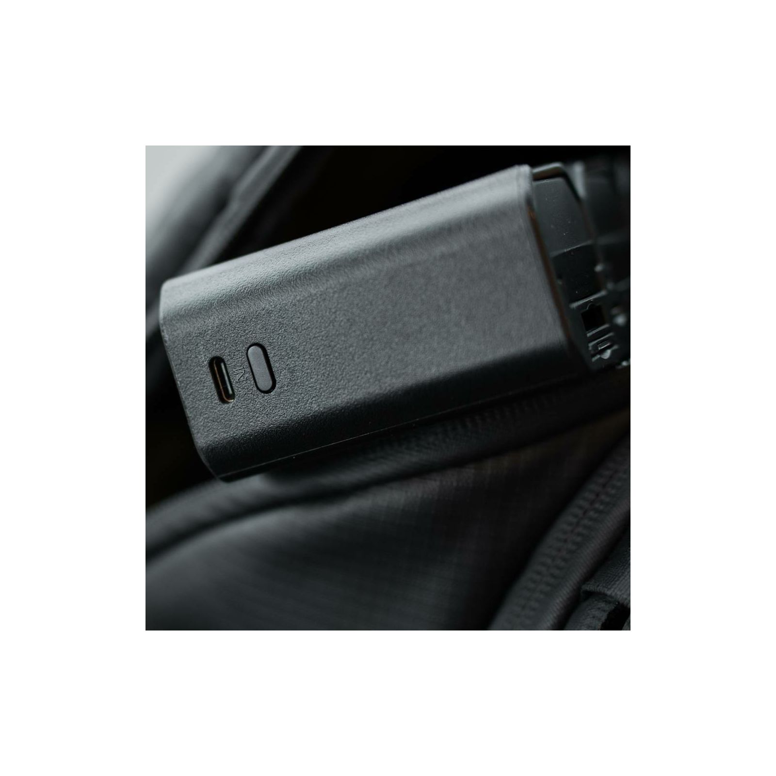 Jupio Pr1me Gear Tri-Charge EN-EL15 3u1 punjač, powerbank i spremnik za baterije i memorijske kartice
