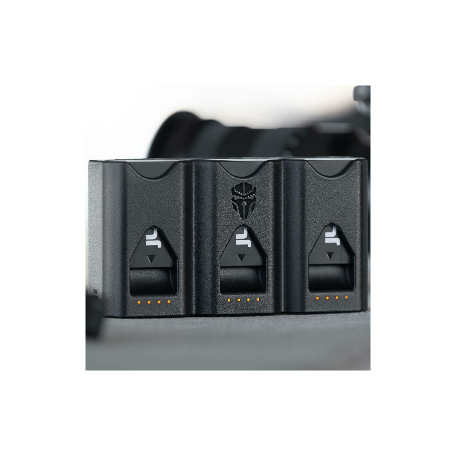 Jupio Pr1me Gear Tri-Charge NP-FZ100 3u1 punjač, powerbank i spremnik za baterije i memorijske kartice