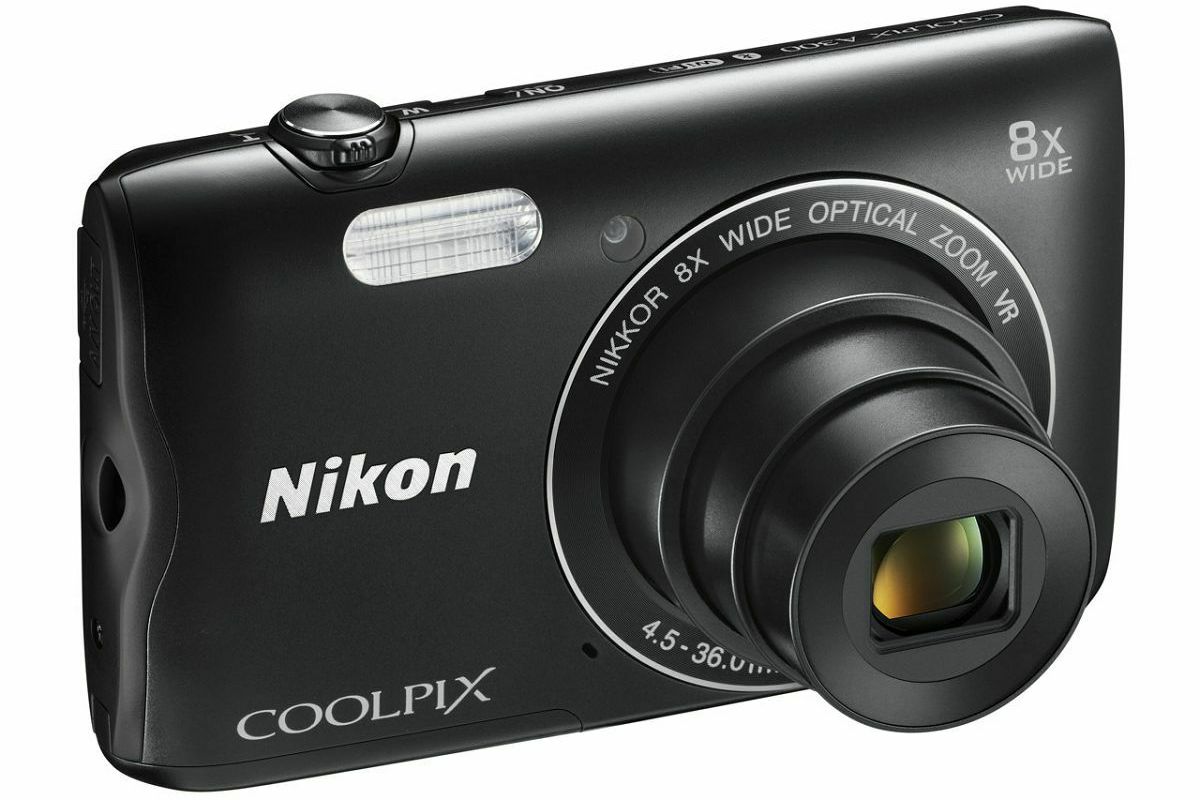 Nikon Coolpix A300 digitalni fotoaparat + torbica + 16GB SD kartica Crni Black