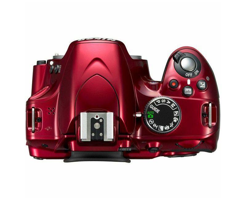 Nikon D3400 + AF-P 18-55VR Red KIT DSLR digitalni fotoaparat i objektiv AF-P DX 18-55mm f/3.5-5.6G VR (VBA491K001)