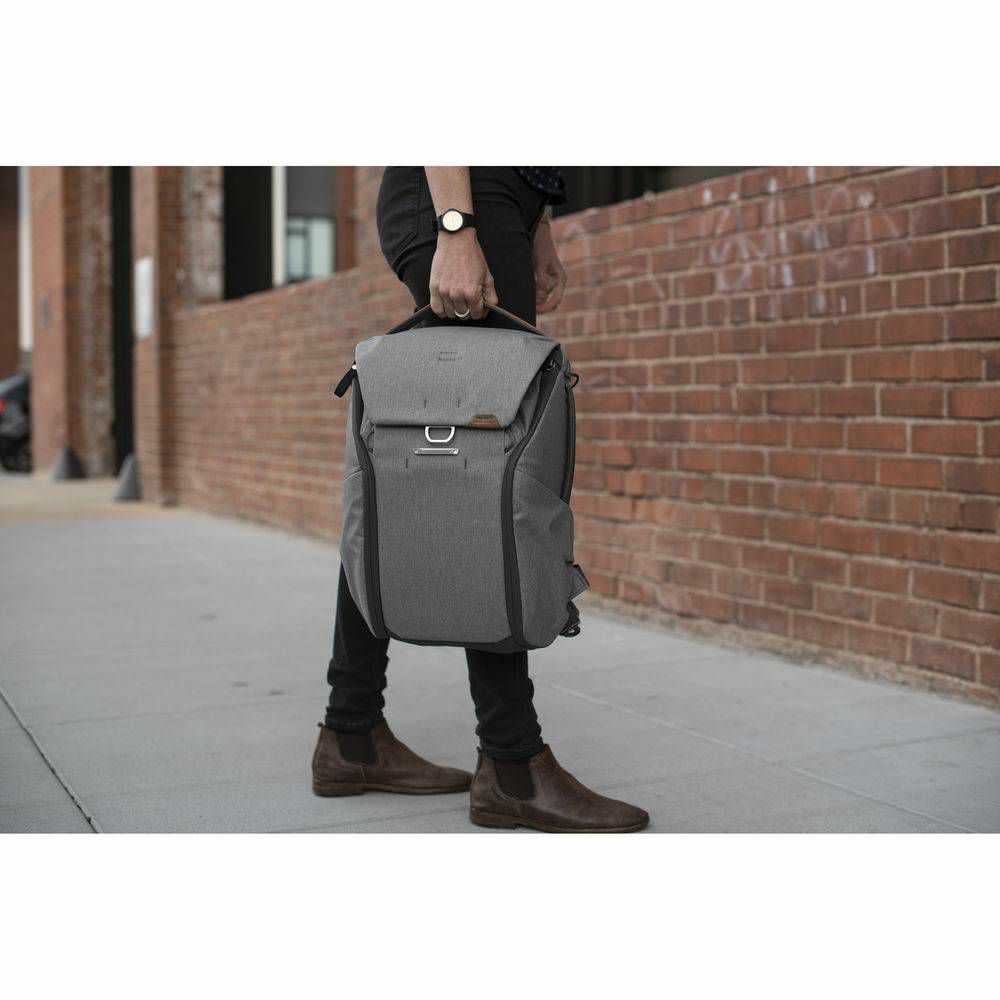 Peak Design Everyday Backpack 20L v2 Ash sivi ruksak za fotoaparat i foto opremu (BEDB-20-AS-2)