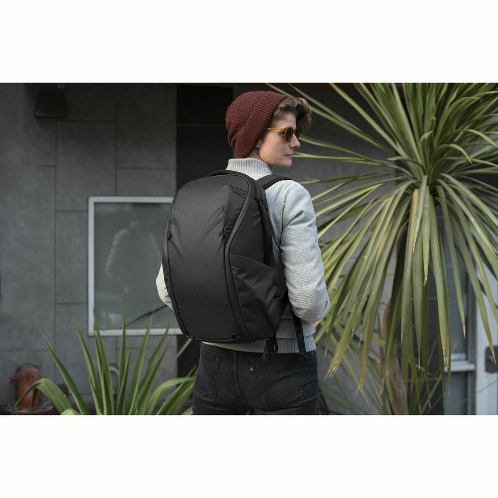 Peak Design Everyday Backpack Zip 20L v2 Black crni ruksak za fotoaparat i foto opremu (BEDBZ-20-BK-2)