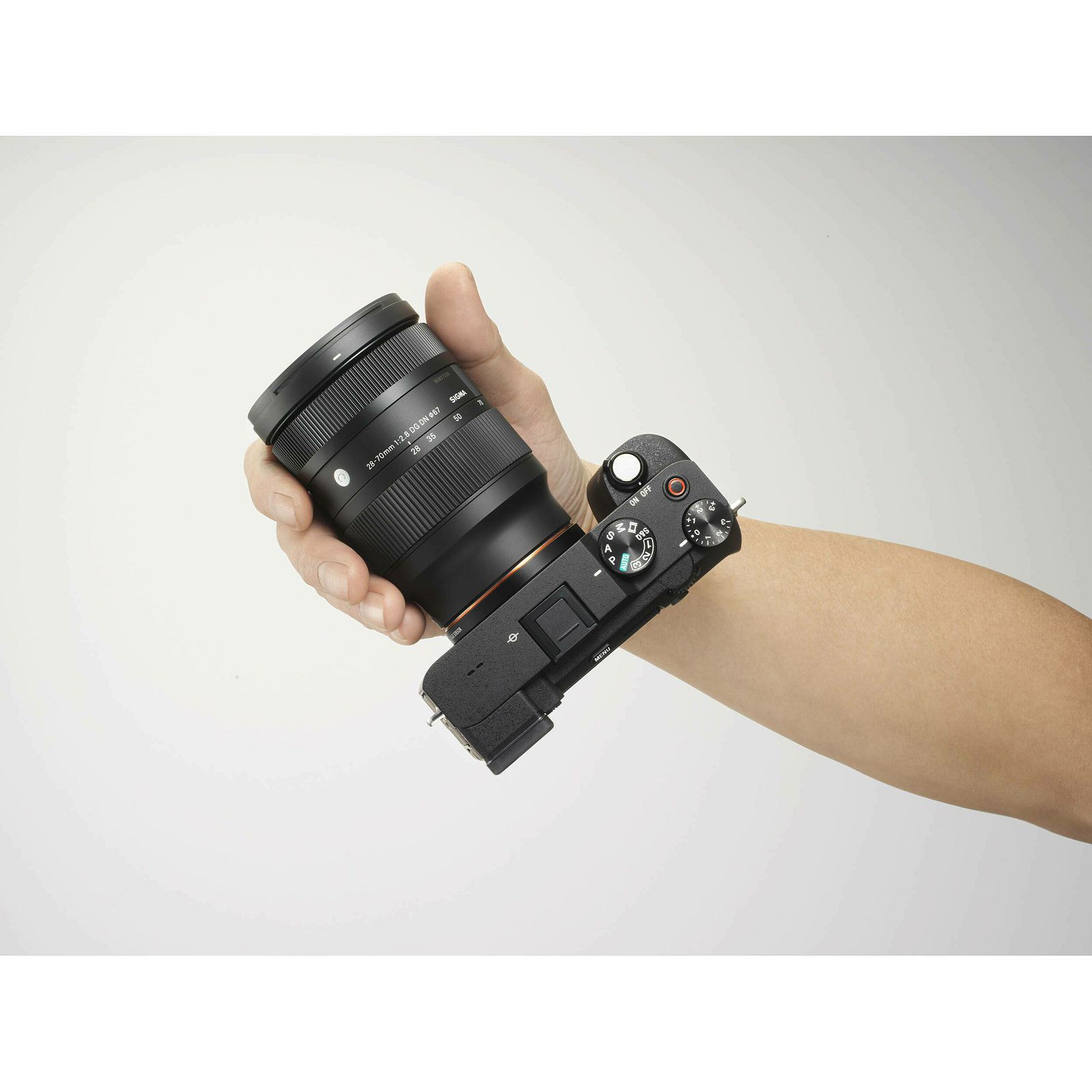 Sigma AF 28-70mm F/2.8 DG DN (C) standardni zoom objektiv za Sony E-mount