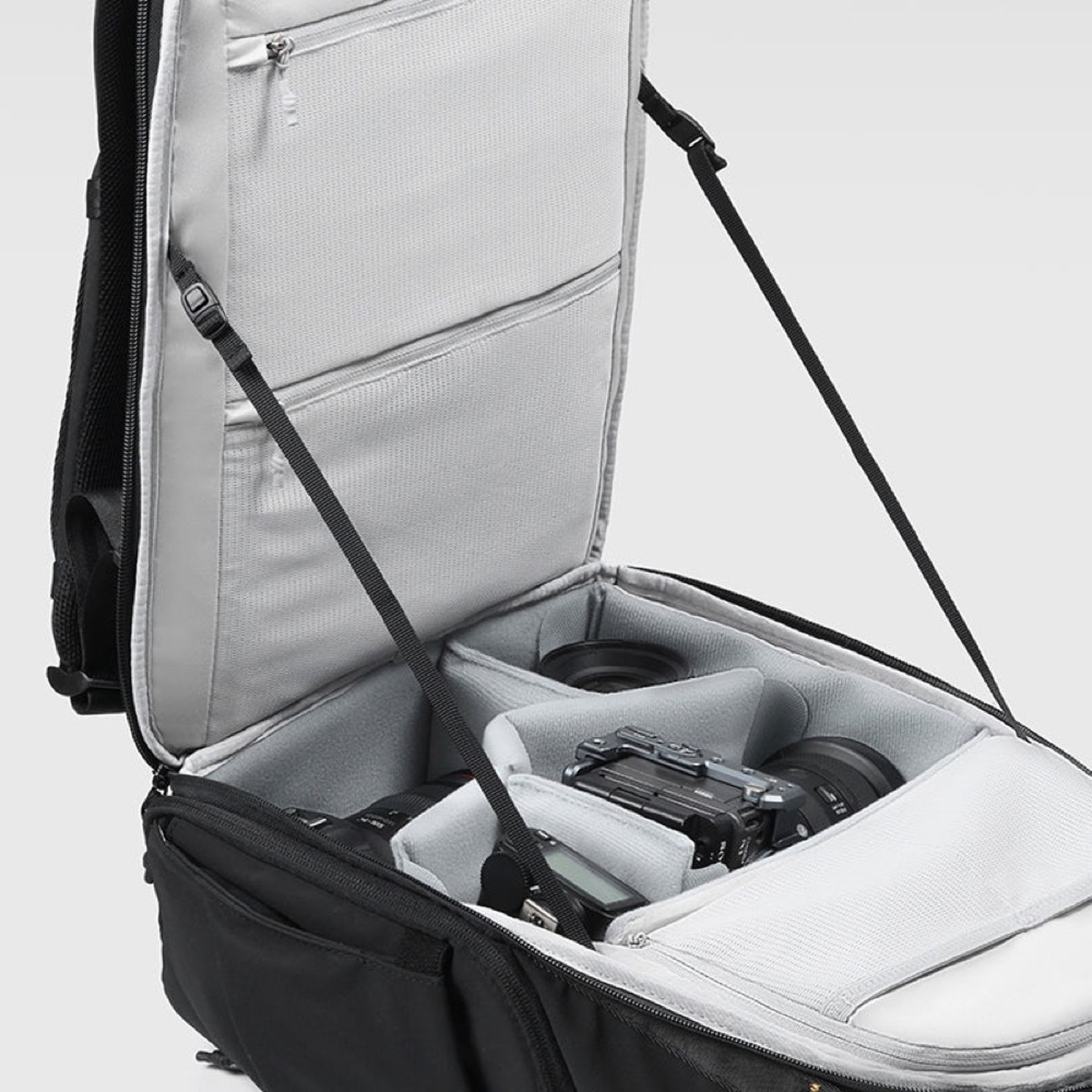 Ulanzi YY038 Urban Travel Backpack V2 22L (Black) ruksak za fotoaparat i foto opremu