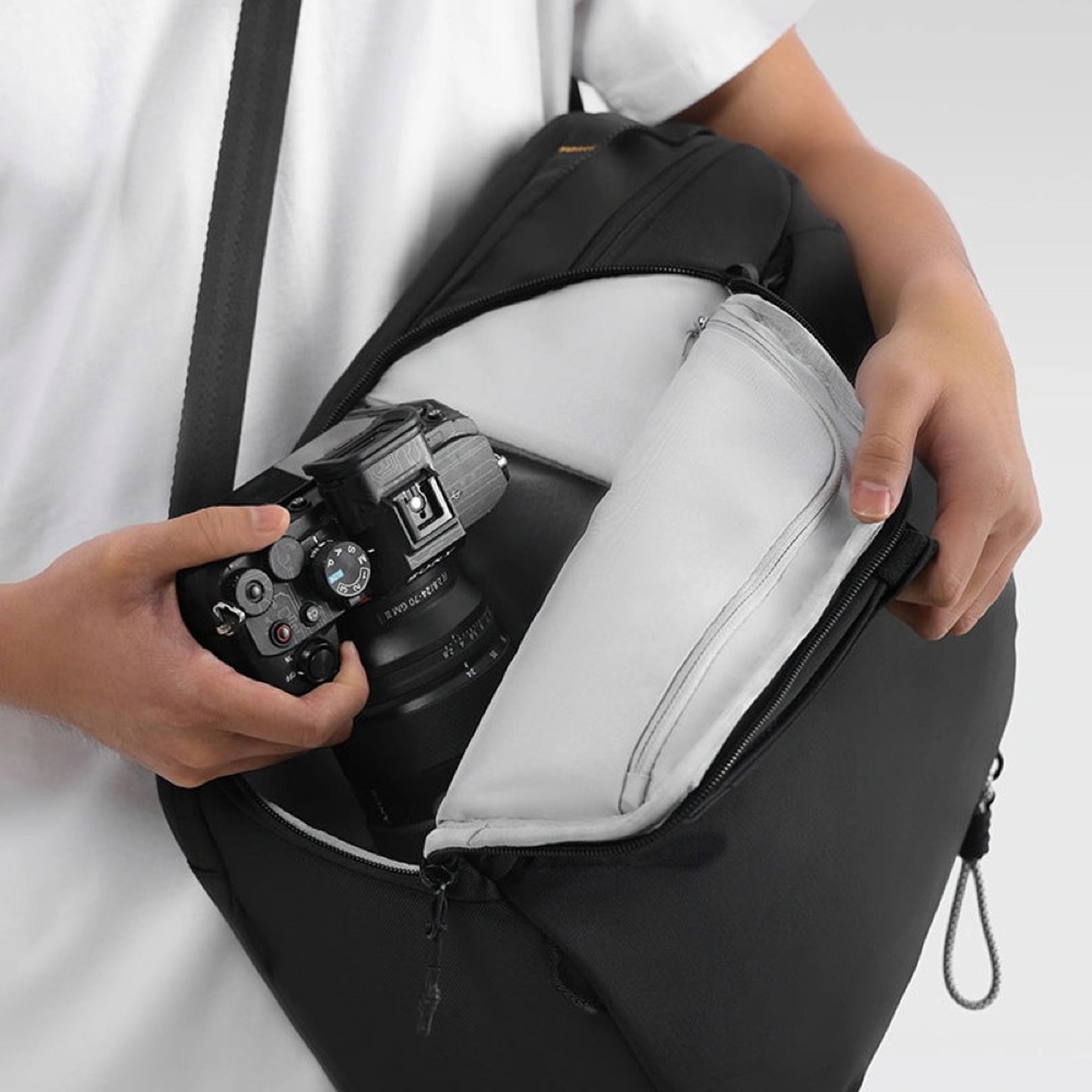 Ulanzi YY038 Urban Travel Backpack V2 22L (Black) ruksak za fotoaparat i foto opremu